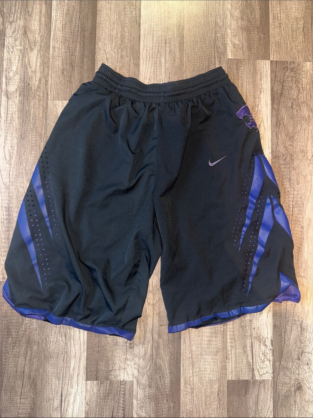 Nike Men’s Kansas State University Wildcats Black & Purple Basketball Shorts - M
